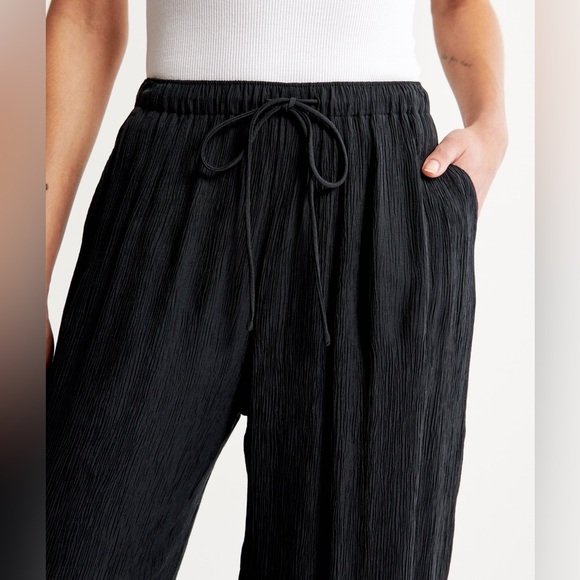 Abercrombie & Fitch Pants - Abercrombie Crinkle Textured Pants - Black